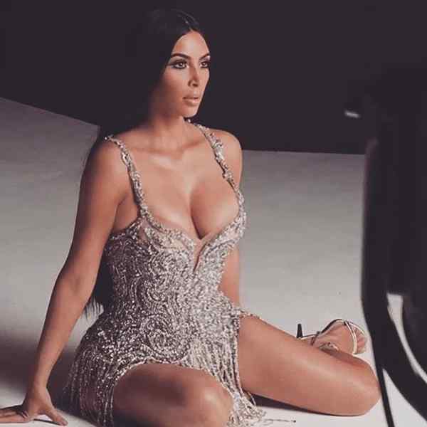 Kim Kardashian, sus fotos desnuda para promocionar su nuevo perfume. 8