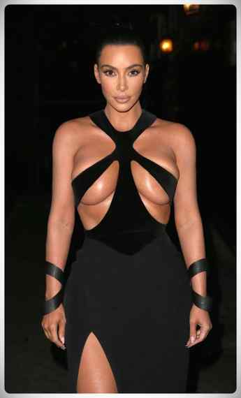 Kim Kardashian vuelve a sorprender a todos con su vestido. 5