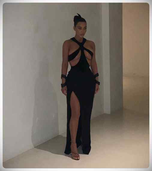 Kim Kardashian vuelve a sorprender a todos con su vestido. 7