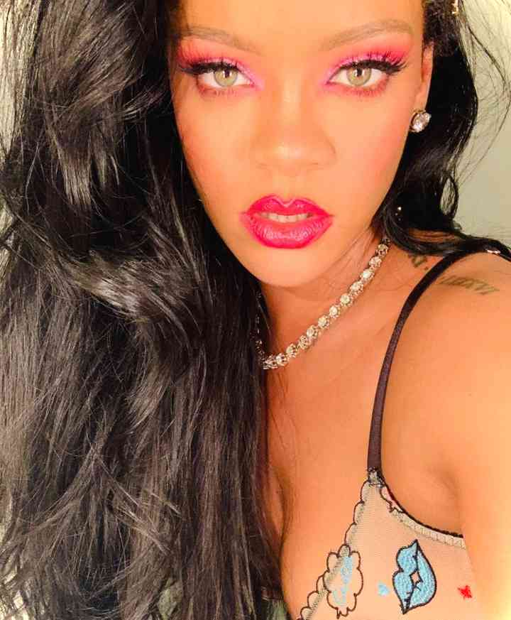 Rihanna la lía en sus redes sociales por el Black Friday 9