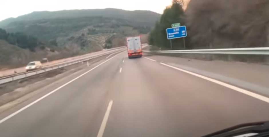 Espectacular accidente de un camión en Jaén 7